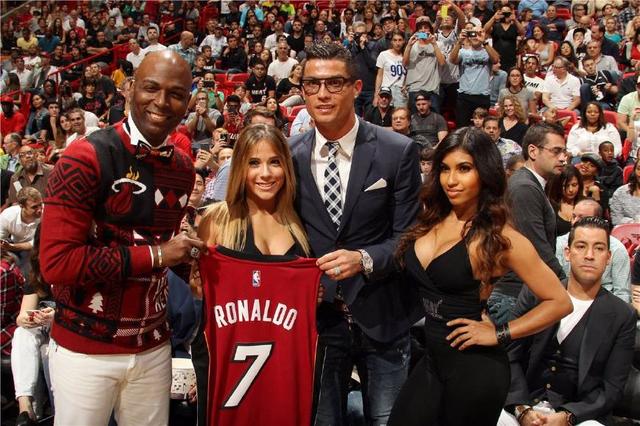 阿森纳2-0布伦特福德 梅里诺、萨卡建功