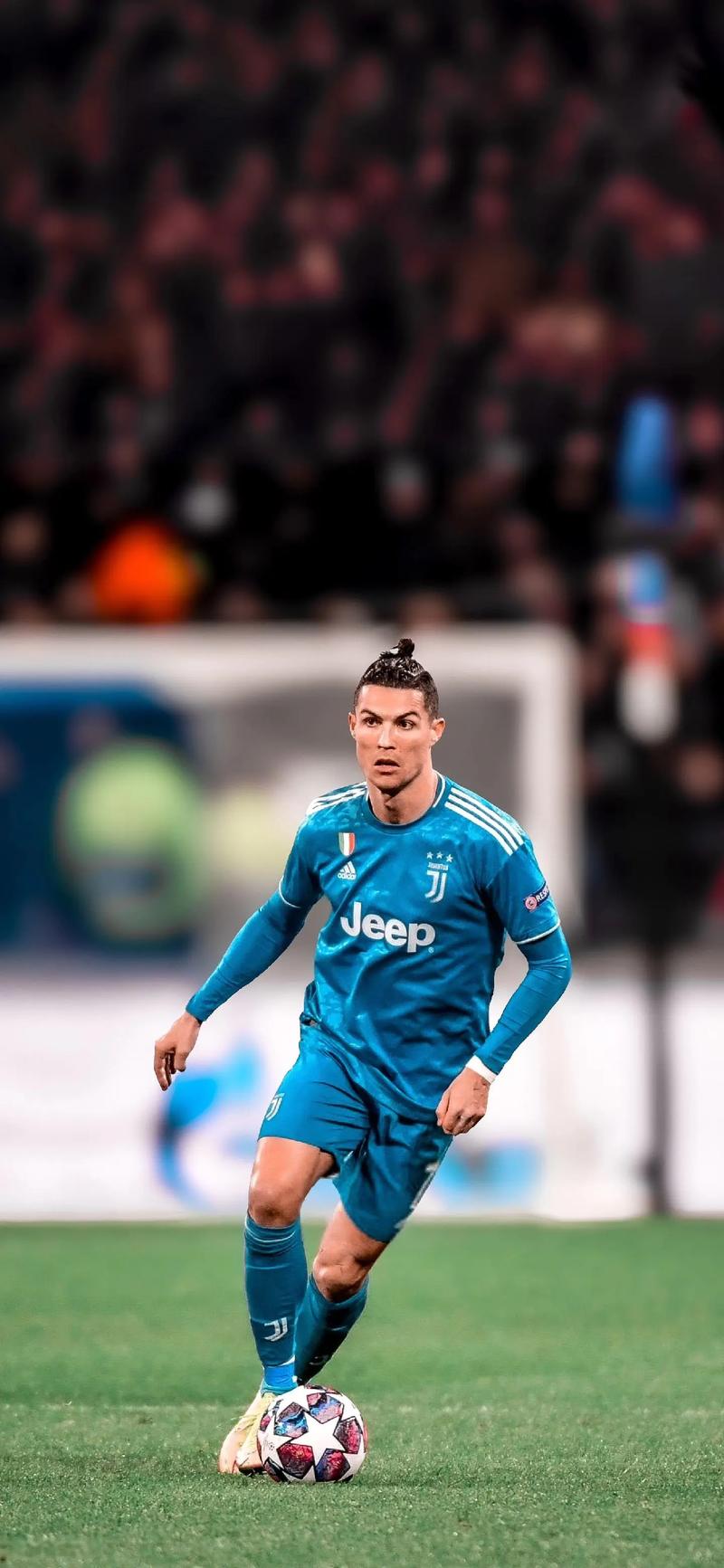 太阳报：涉嫌在酒吧用头撞伤他人，英格兰球星伊万·托尼被捕