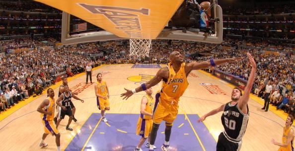 库里格林身边却变“多余”？库明加的尴尬与挣扎